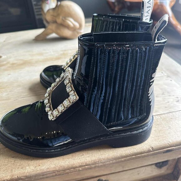 STUNNING ROGER VIVIER LUXURY BLACK PATENT LEATHER CHELSEA BOOTS - SIZE: 39 - Picture 5 of 8